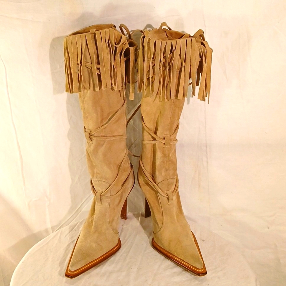 🔥 🔥 Like New Cammina (Italy) Cream Ultra Suede Western Style Heeled Boots